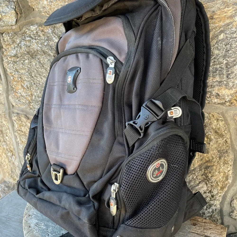 Swiss Army Backpack - Picture 2 of 9